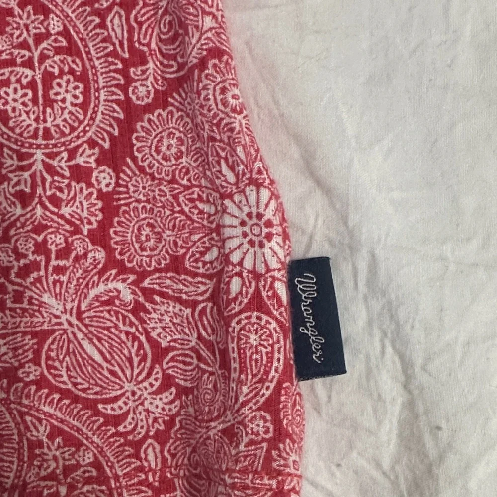 Sleeveless Red Paisley-Print Tank Top - Picture 4 of 8